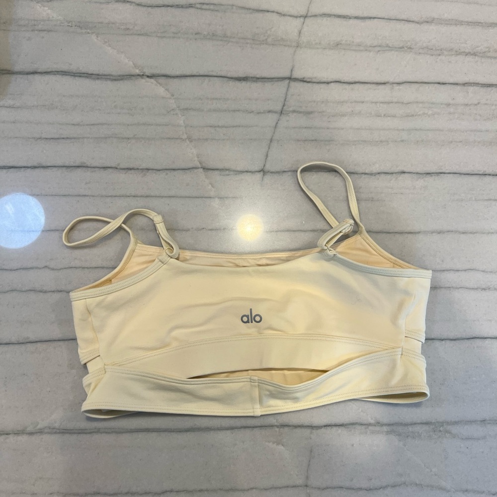 Alo Yoga sports bra. Yellow. Small
